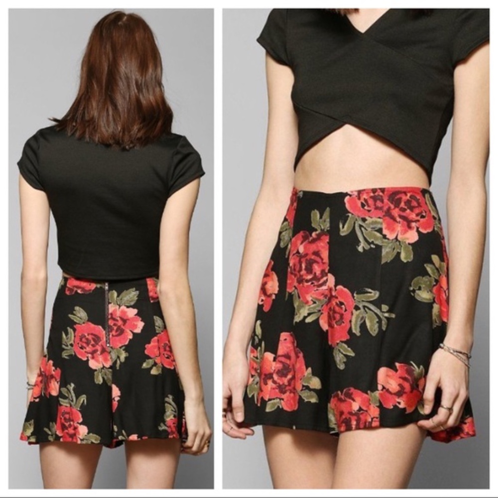 UO Kimchi Blue Isabella Floral Shorts NWOT